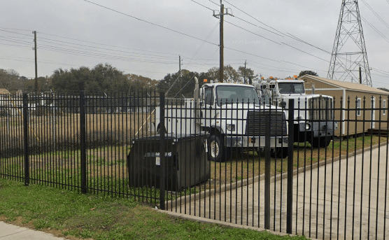 Lot with heavy traffic! And on a busy main road!