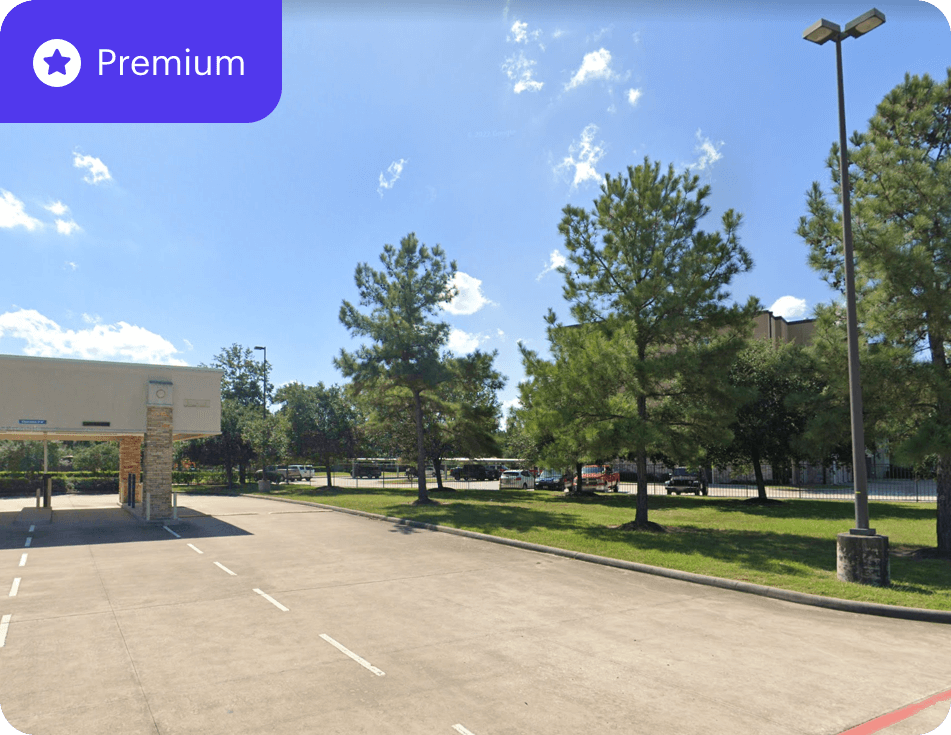 High traffic frontage road location in Houston, Texas!