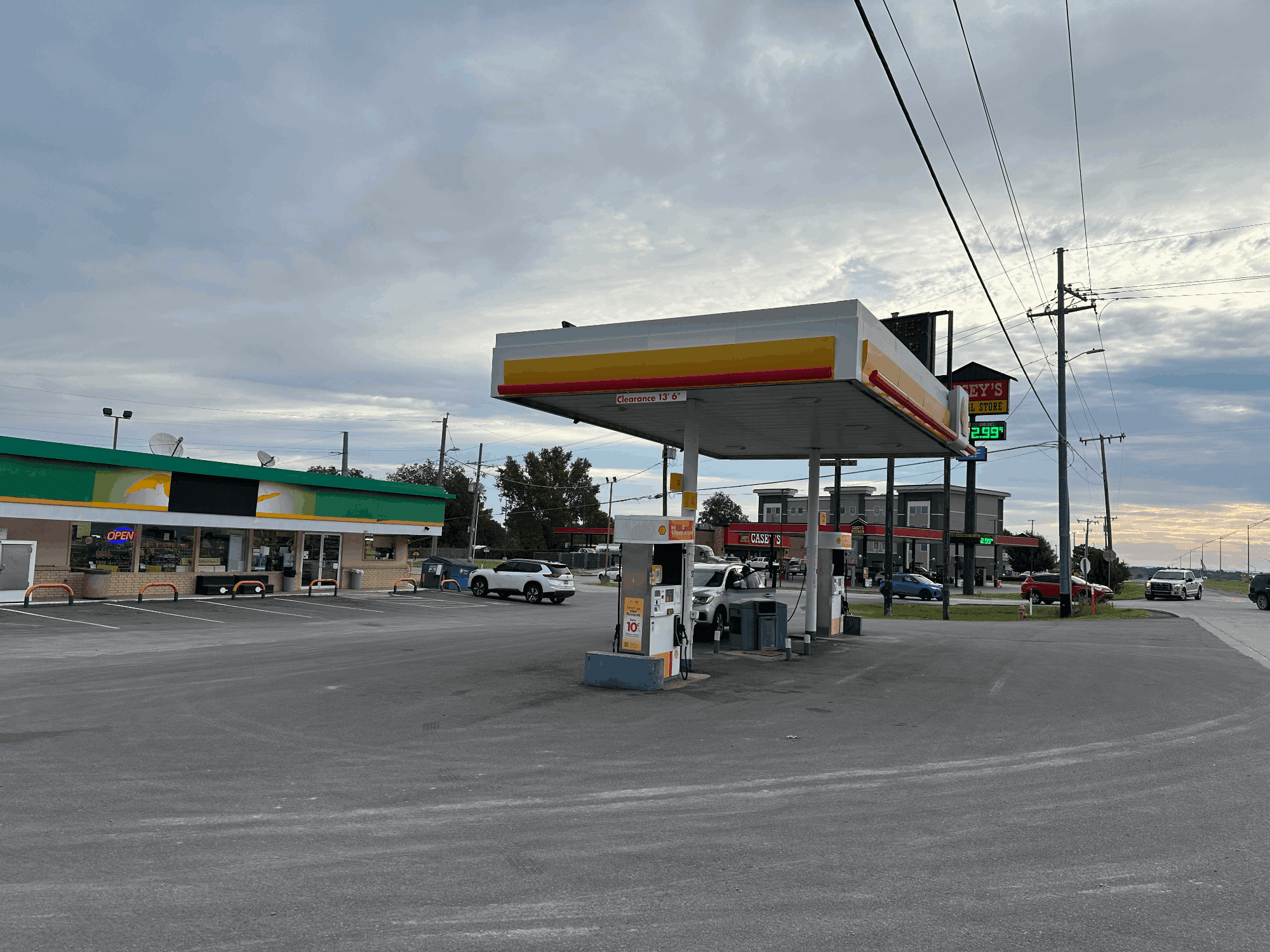 Luna Food Mart