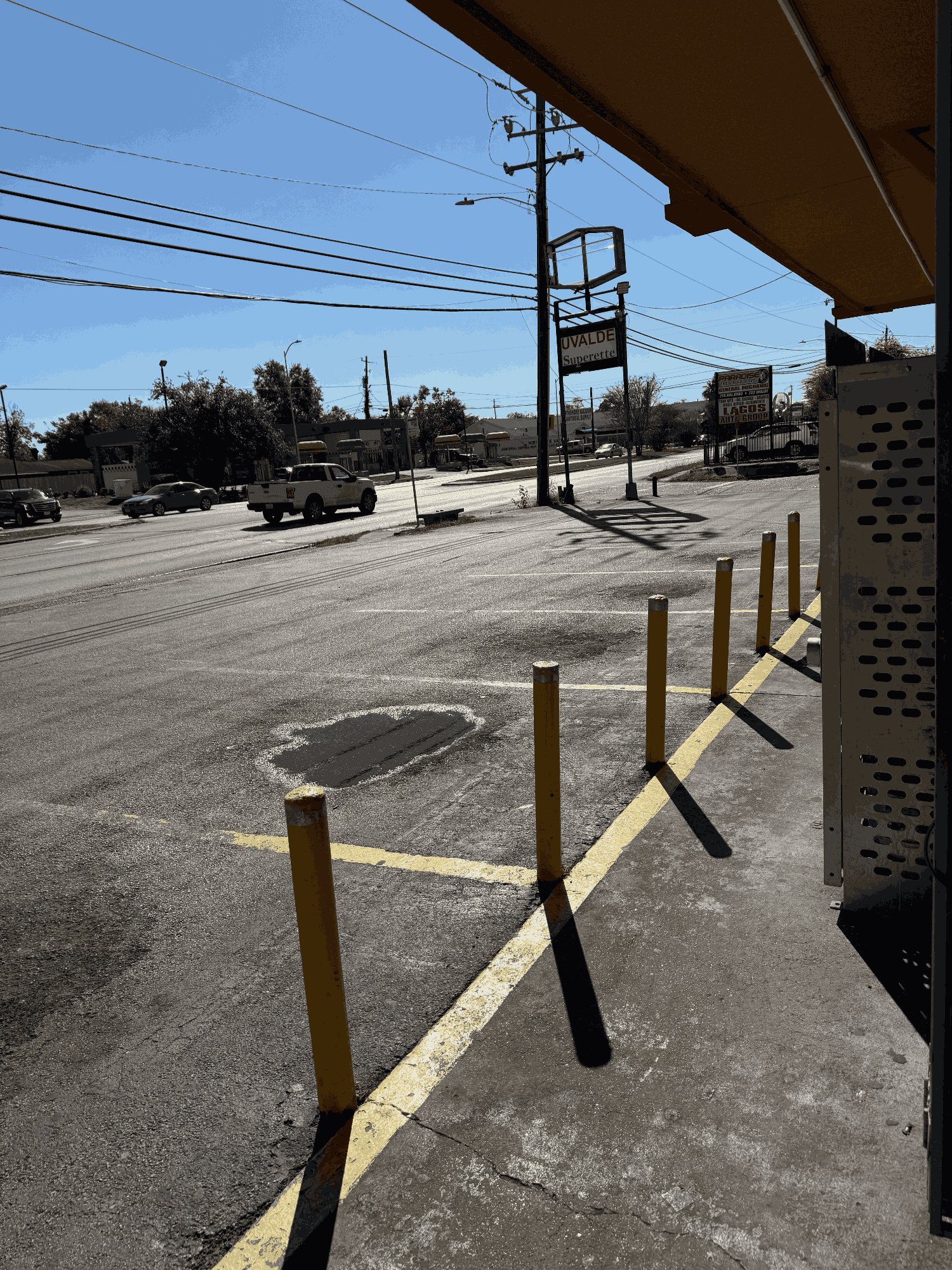 Uvalde Market Parking Lot