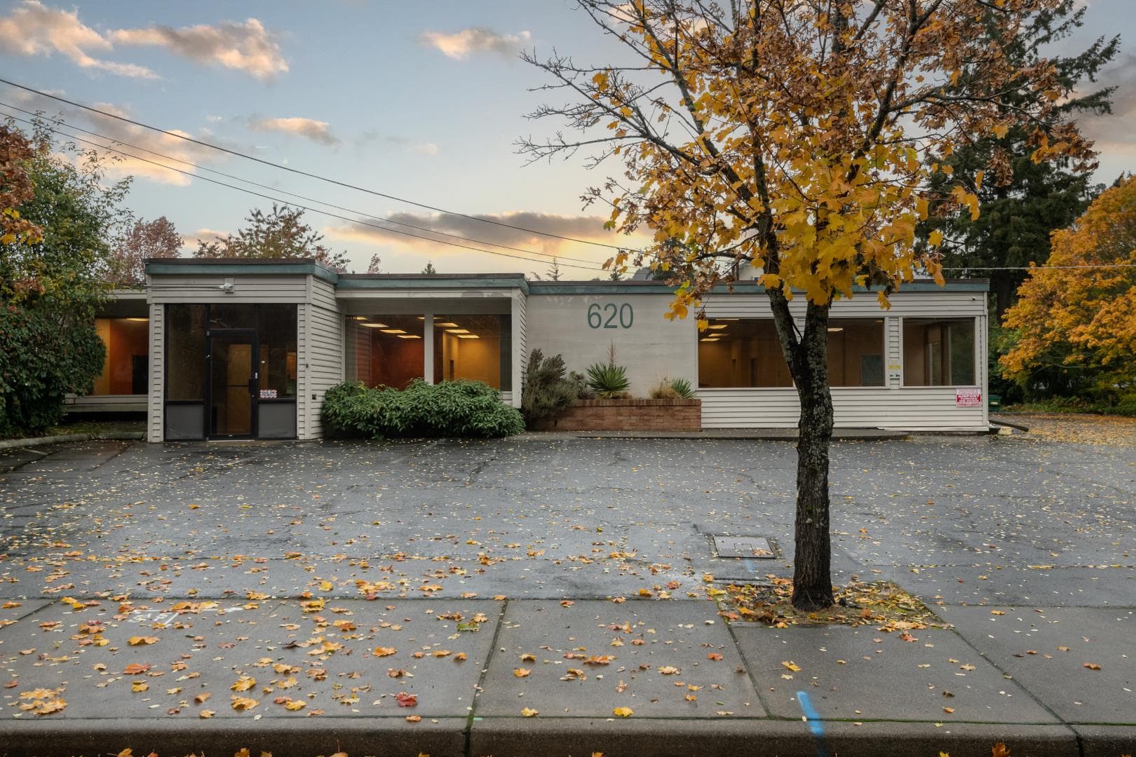 Prime Burien Location - Large Lot